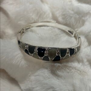 NRT (Avon) Enameled Women's Fashion Bangle stretches